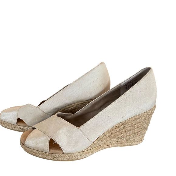 White Mountain Shoes - White Mountain women’s cream color open toe wedge heel shoes. 3.5 inch heel